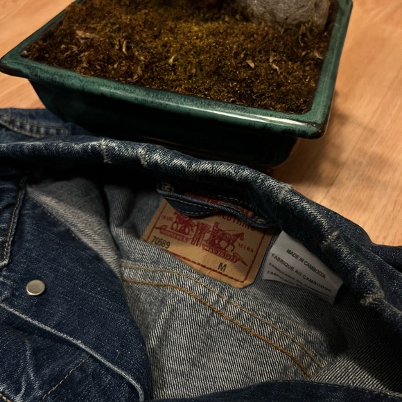Medium Levi’s trucker jacket - Picture 7 of 11